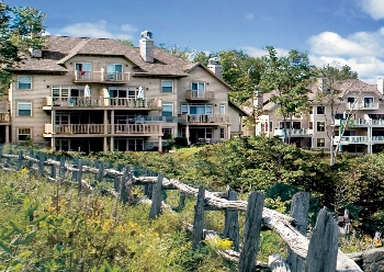 Hotel de Montagne Cap Tremblant 00.[1]